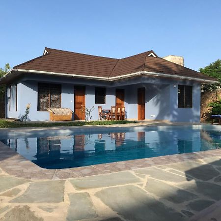 Lions Home Praia de Diani Exterior foto