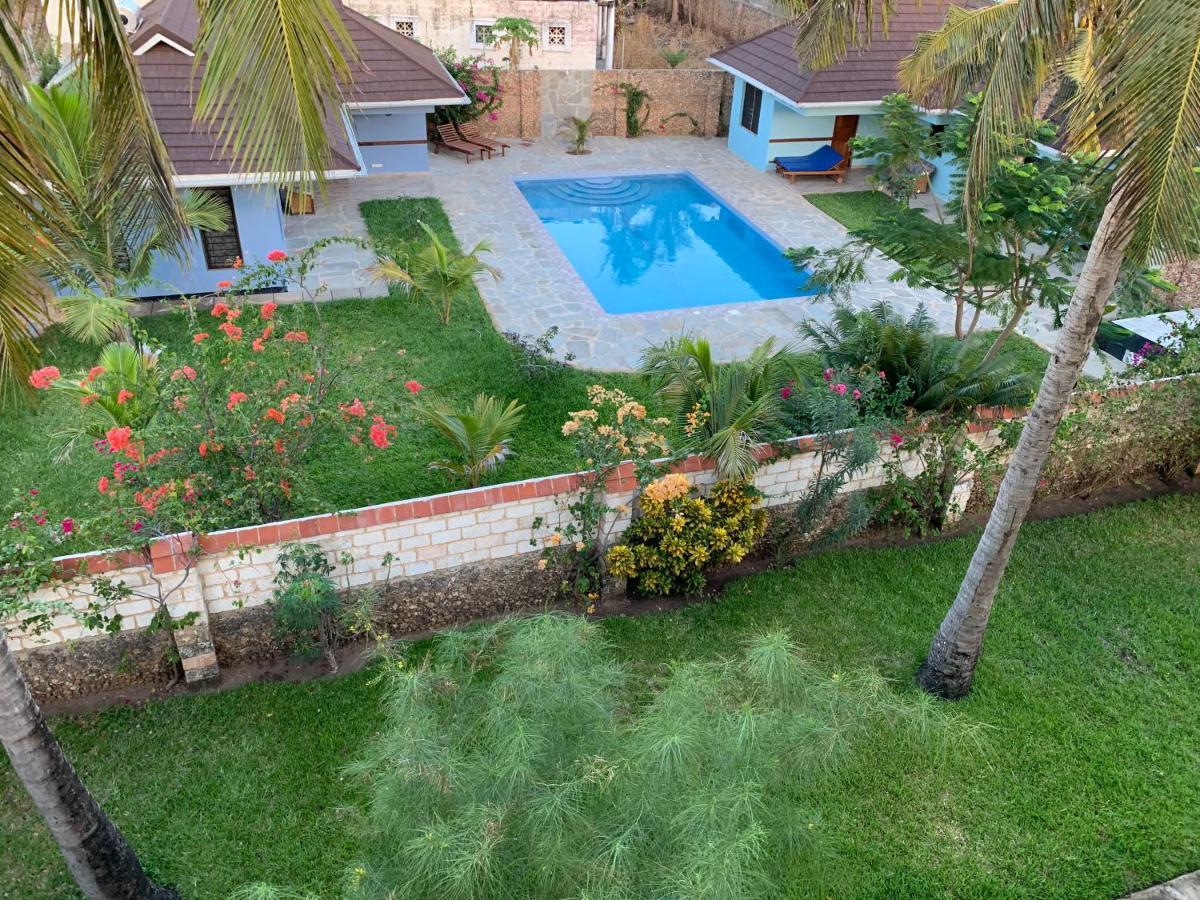 Lions Home Praia de Diani Exterior foto