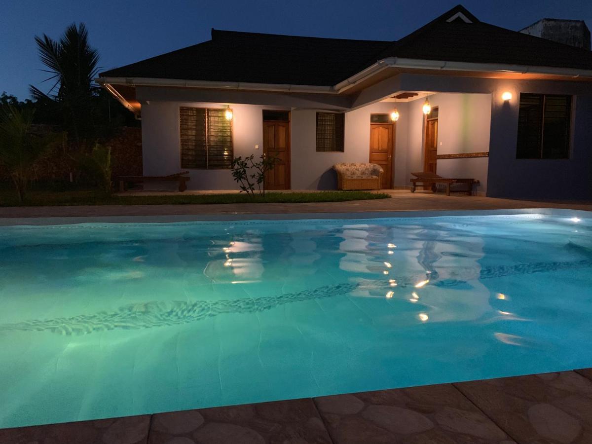 Lions Home Praia de Diani Exterior foto