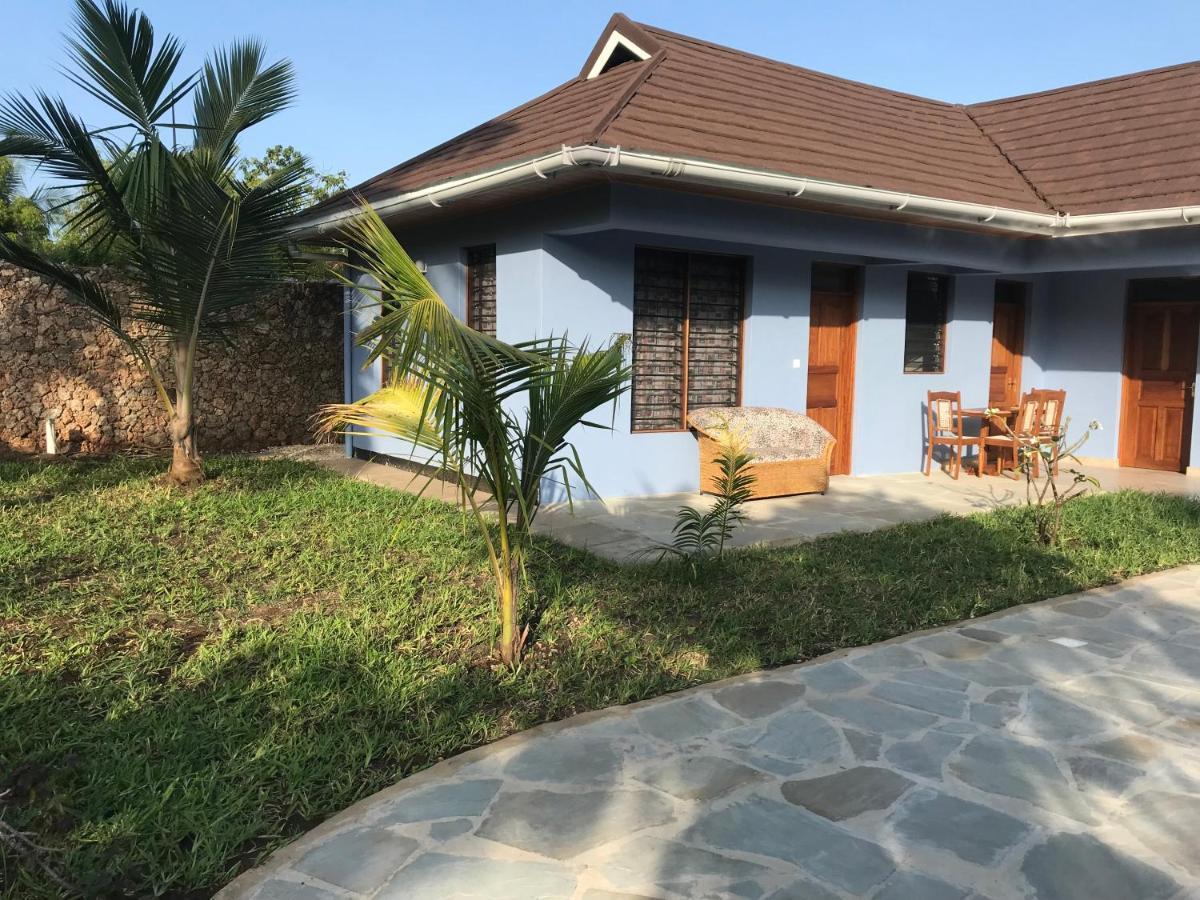 Lions Home Praia de Diani Exterior foto