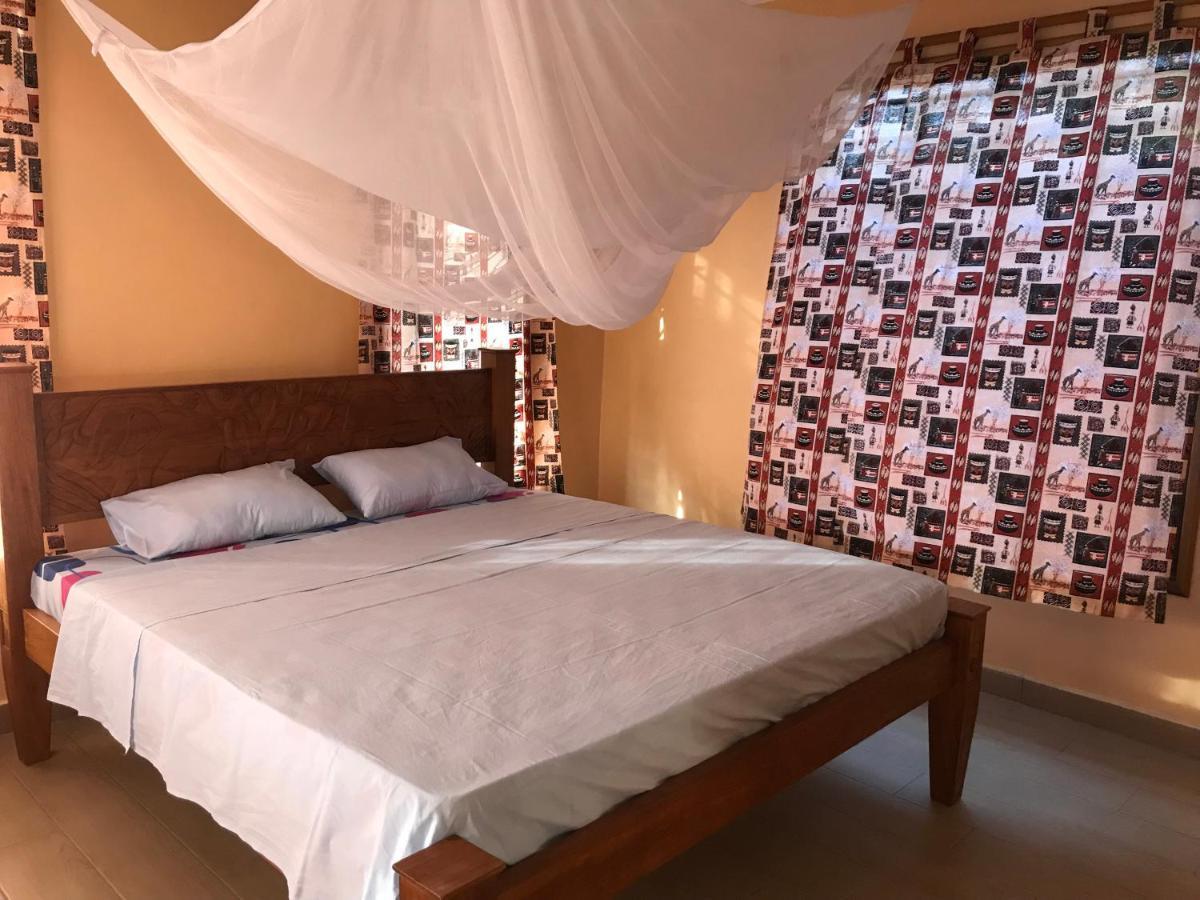Lions Home Praia de Diani Exterior foto