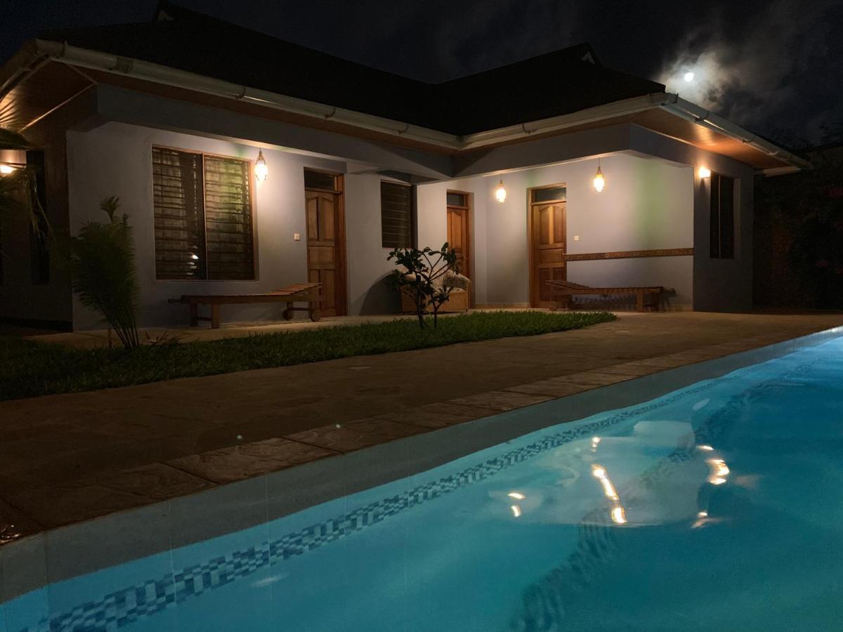 Lions Home Praia de Diani Exterior foto