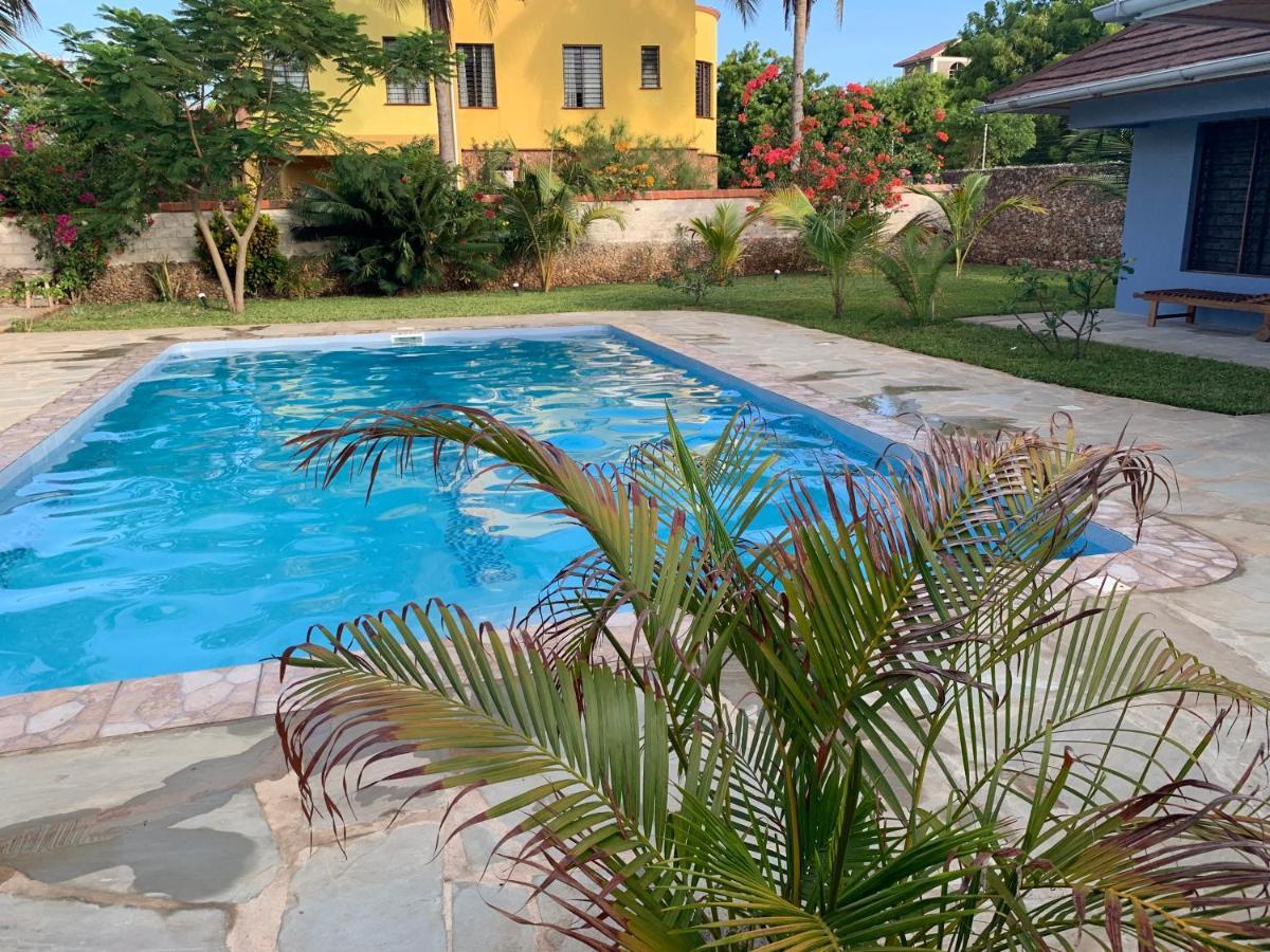 Lions Home Praia de Diani Exterior foto