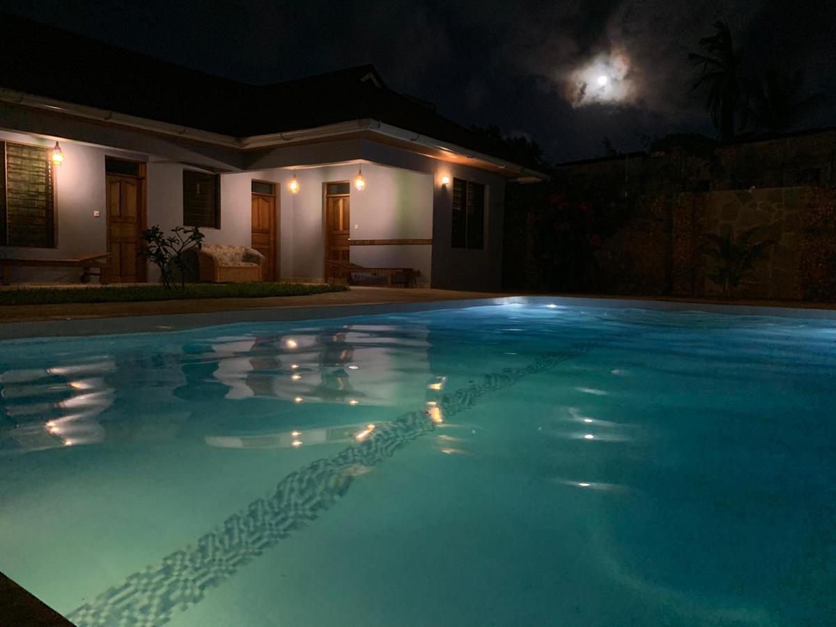 Lions Home Praia de Diani Exterior foto