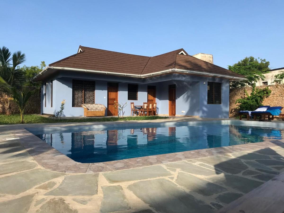 Lions Home Praia de Diani Exterior foto