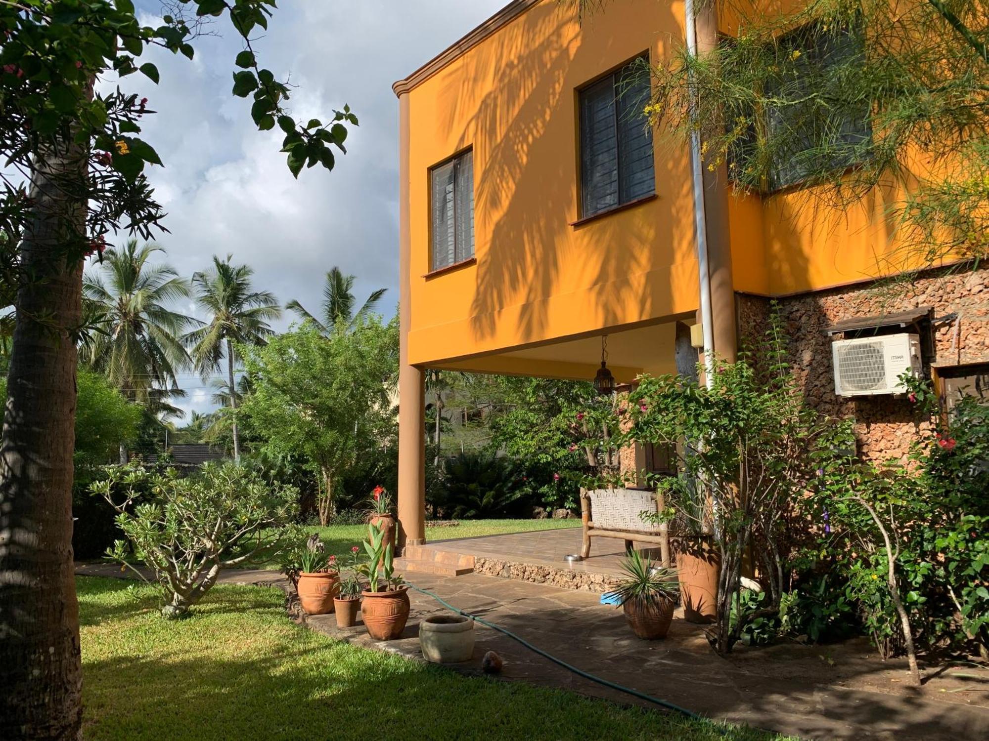 Lions Home Praia de Diani Exterior foto